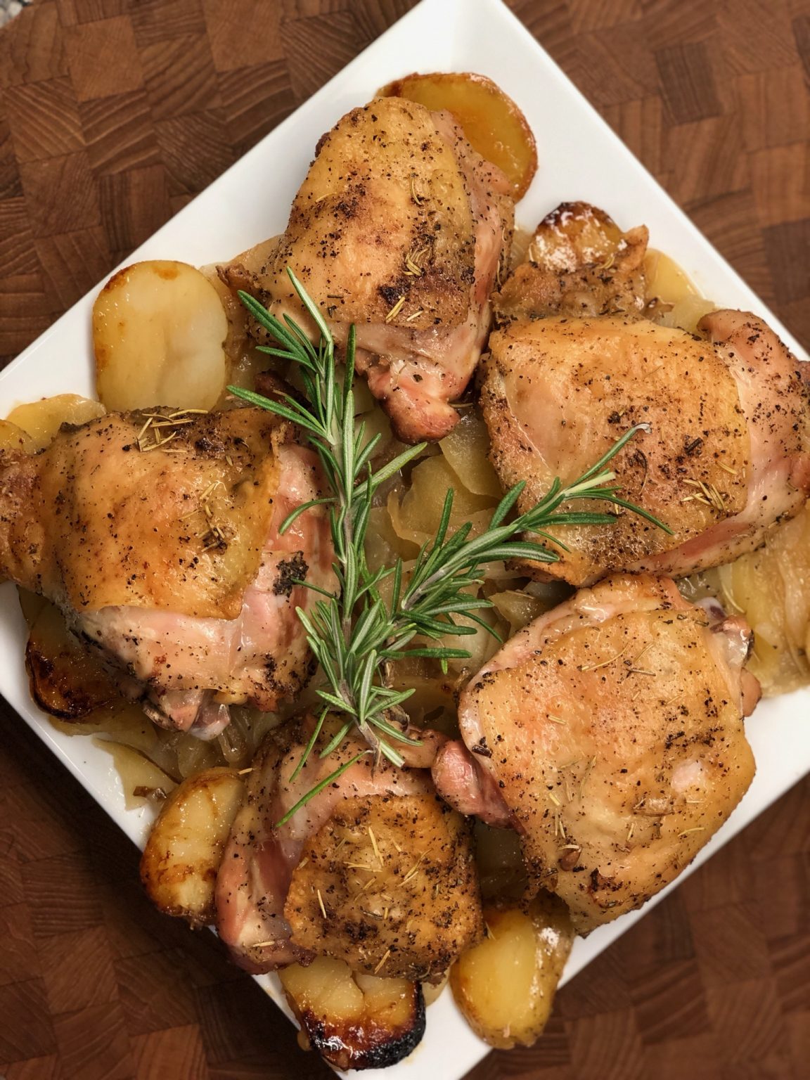 ROSEMARY-ROASTED CHICKEN WITH APPLES AND POTATOES – Kitch Me Now