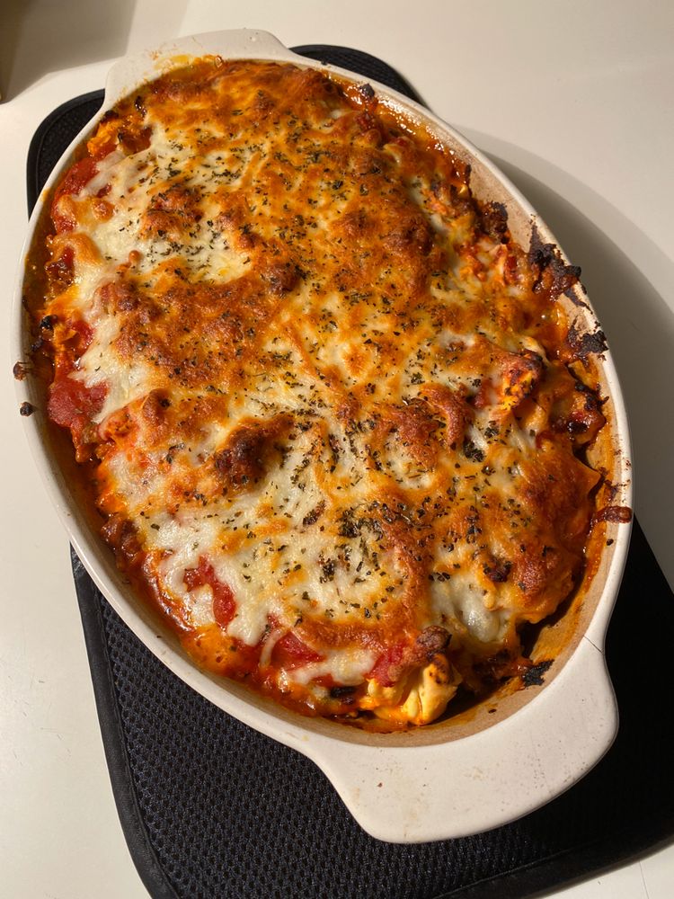 CHEESY BAKED TORTELLINI CASSEROLE WITH MEAT SAUCE