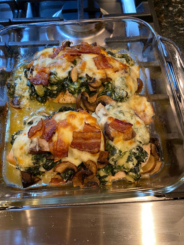 SMOTHERED CHICKEN WITH CREAMED SPINACH, BACON, MUSHROOMS – Kitch Me Now