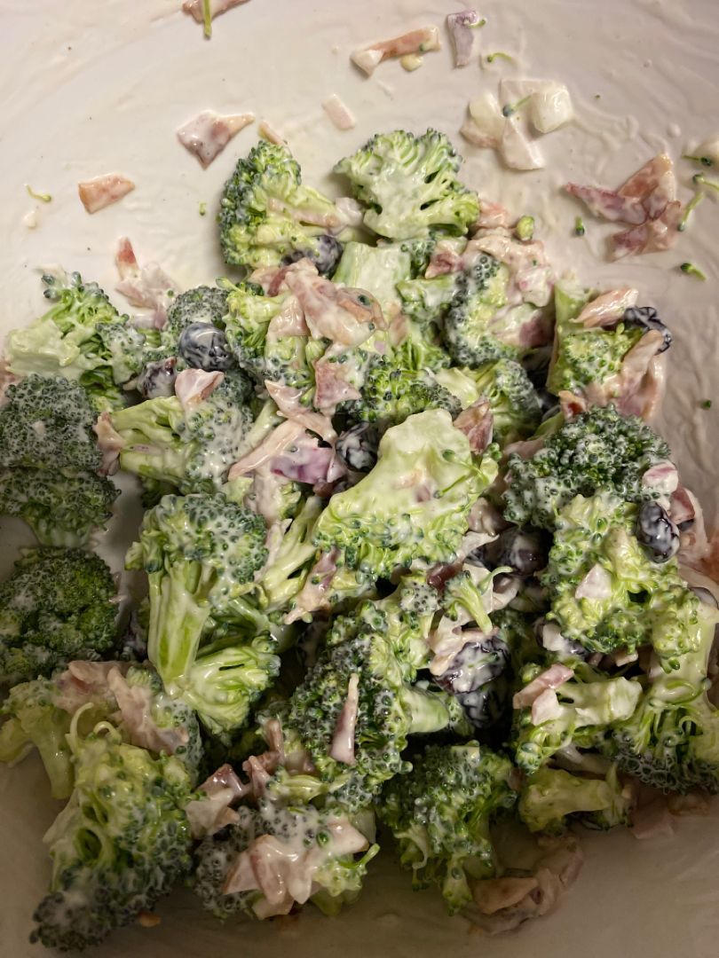 BROCCOLI SALAD WITH SUNFLOWER SEEDS & CRANBERRIES Kitch Me Now