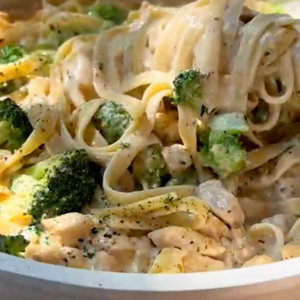 Creamy Chicken Alfredo With Broccoli So Easy Kitch Me Now